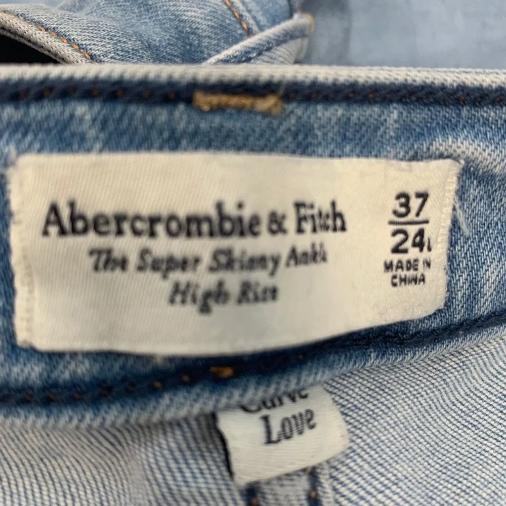 Abercrombie & Fitch Curve Love Sper Skinny Ankle High Rise  Jeans Light Wash 24W